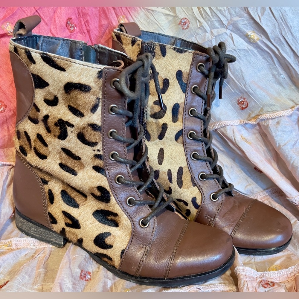 Betsey Johnson size 8.5 booties